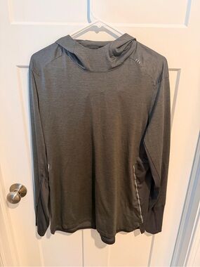 Men’s lululemon Gray Long Sleeve Hooded Active Top